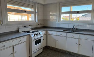 Chalet 4 ambientes con 2  terraza