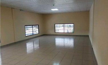 ALQUILO LOCAL SEGUNDA PLANTA EN LA CHORRERA EL COCO 60MTS