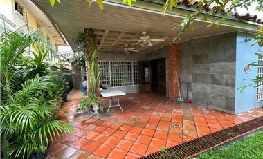 SE VENDE CASA EN CONDADO DEL REY 325M2