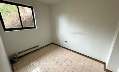 Se arrienda amplia casa  comercial en excelente ubicación, cercana a  supermercado Lider Vecino