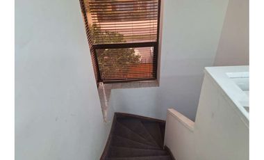ARRIENDO SEGUNDO PISO EN CASA COMPARTIDA .