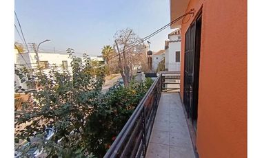 ARRIENDO SEGUNDO PISO EN CASA COMPARTIDA .