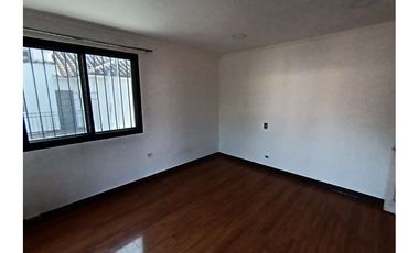 ARRIENDO SEGUNDO PISO EN CASA COMPARTIDA .