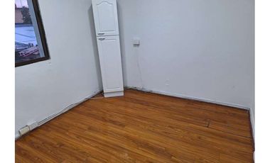ARRIENDO SEGUNDO PISO EN CASA COMPARTIDA .