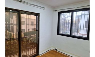ARRIENDO SEGUNDO PISO EN CASA COMPARTIDA .