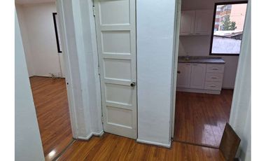 ARRIENDO SEGUNDO PISO EN CASA COMPARTIDA .