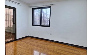 ARRIENDO SEGUNDO PISO EN CASA COMPARTIDA .