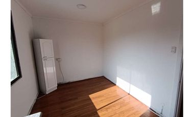 ARRIENDO SEGUNDO PISO EN CASA COMPARTIDA .
