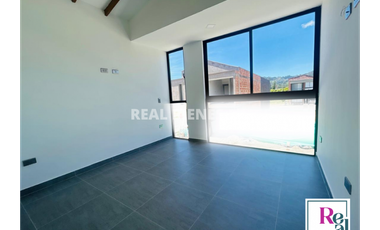 VENDO CASA MEDIANERA EN UNIDAD CERRADA EN LA CEJA, ANTIOQUIA