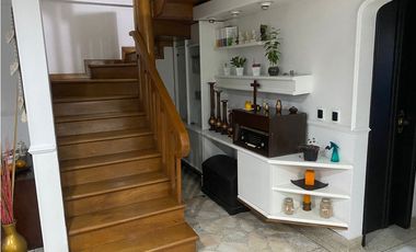 VENTA DE APARTAMENTO DÚPLEX EN EL BARRIO LAURELES DE MEDELLN
