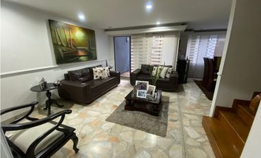 VENTA DE APARTAMENTO DÚPLEX EN EL BARRIO LAURELES DE MEDELLN