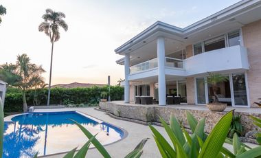 Casa Campestre exclusiva Vía cerritos !!