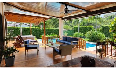 VENTA DE HERMOSA CASA CON PISCINA EN PENONOME