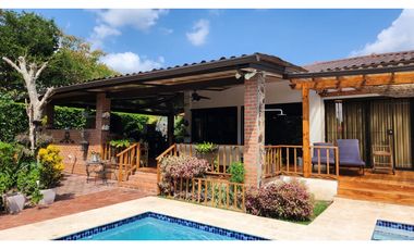 VENTA DE HERMOSA CASA CON PISCINA EN PENONOME