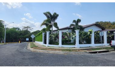 VENTA DE HERMOSA CASA CON PISCINA EN PENONOME