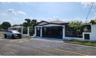VENTA DE HERMOSA CASA CON PISCINA EN PENONOME