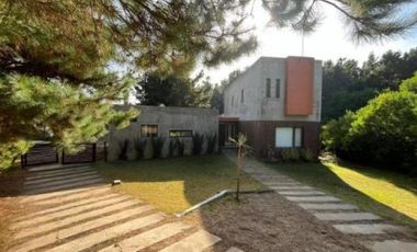 Casa en venta - 4 Dormitorios 3 Baños - 2000mts2 - Costa Esmeralda