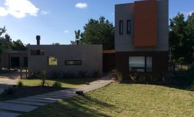 Casa en venta - 4 Dormitorios 3 Baños - 2000mts2 - Costa Esmeralda