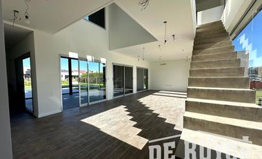 Casa a estrenar en Las Golondrinas