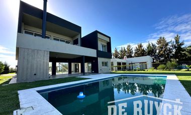 Casa a estrenar en Las Golondrinas