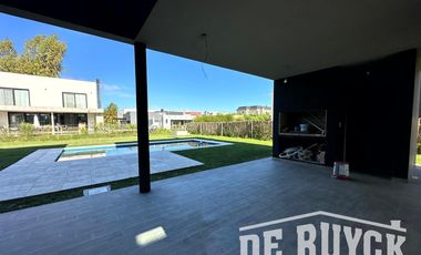 Casa a estrenar en Las Golondrinas
