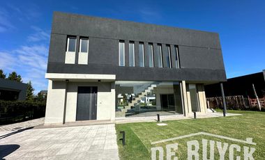 Casa a estrenar en Las Golondrinas