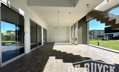 Casa a estrenar en Las Golondrinas