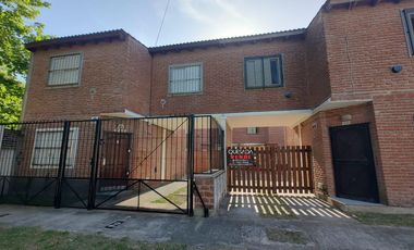 Dúplex  de 2 dormitorios c/ cochera en Costa Azul.