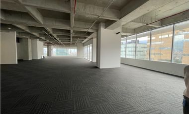 SE ARRIENDA OFICINA  EN MEDELLIN