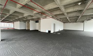 SE ARRIENDA OFICINA  EN MEDELLIN