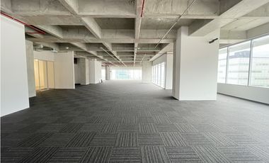 SE ARRIENDA OFICINA  EN MEDELLIN
