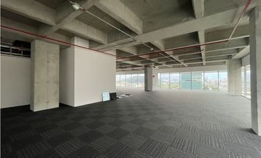 SE ARRIENDA OFICINA  EN MEDELLIN