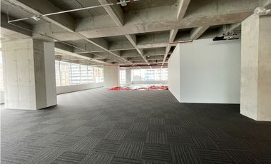 SE ARRIENDA OFICINA  EN MEDELLIN
