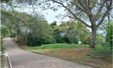 Lote amplio en uno de los mejores condominios de La Mesa Cund