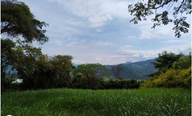 Lote amplio en uno de los mejores condominios de La Mesa Cund