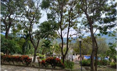 Lote amplio en uno de los mejores condominios de La Mesa Cund