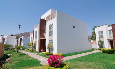Casa en Renta en Jiutepec en Residencial con Vigilancia Alberca Jardín