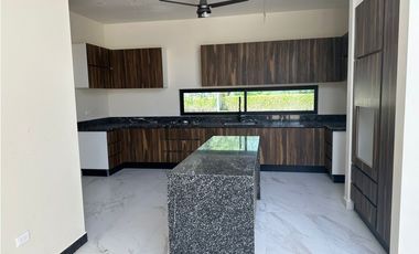 PREVENTA CASA EQUIPADA EN PRIVADA SOLUNA TEMOZON MÉRIDA