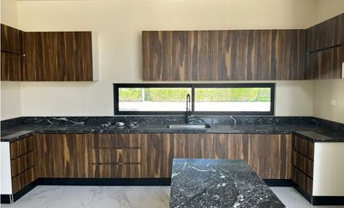 PREVENTA CASA EQUIPADA EN PRIVADA SOLUNA TEMOZON MÉRIDA