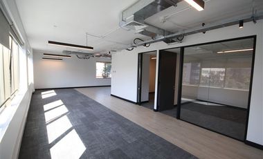 Oficina en Arriendo en Providencia // Metro Pedro de Valdivia // Andrés Bello