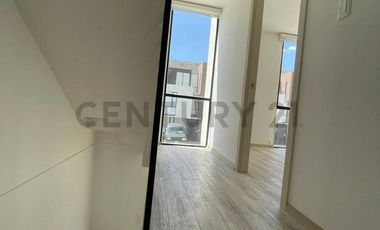 VENTA DE CASA EN CONJUNTO PRIVADO MITAD DEL MUNDO