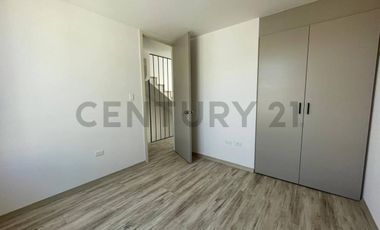 VENTA DE CASA EN CONJUNTO PRIVADO MITAD DEL MUNDO