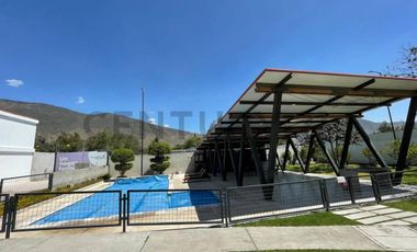 VENTA DE CASA EN CONJUNTO PRIVADO MITAD DEL MUNDO