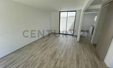 VENTA DE CASA EN CONJUNTO PRIVADO MITAD DEL MUNDO