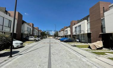 VENTA DE CASA EN CONJUNTO PRIVADO MITAD DEL MUNDO