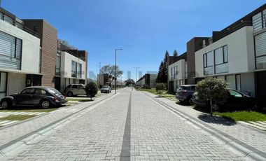 VENTA DE CASA EN CONJUNTO PRIVADO MITAD DEL MUNDO