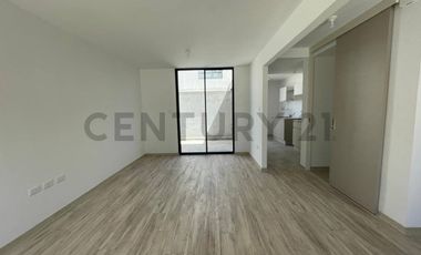 VENTA DE CASA EN CONJUNTO PRIVADO MITAD DEL MUNDO