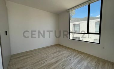 VENTA DE CASA EN CONJUNTO PRIVADO MITAD DEL MUNDO