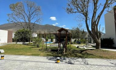 VENTA DE CASA EN CONJUNTO PRIVADO MITAD DEL MUNDO