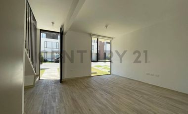 VENTA DE CASA EN CONJUNTO PRIVADO MITAD DEL MUNDO